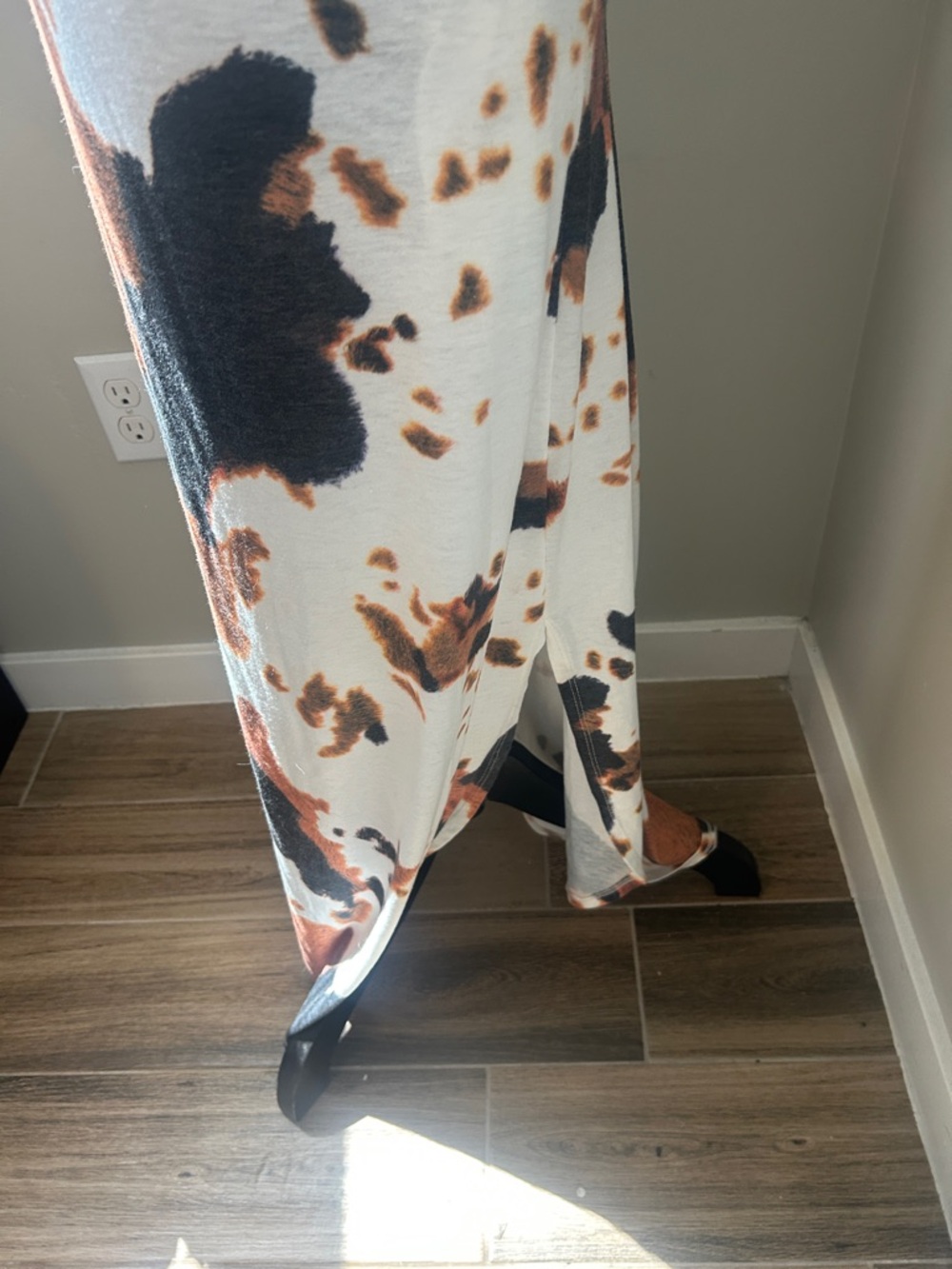 Avery V-Neck Short Sleeve Maxi Dress - Picture 3 of 6